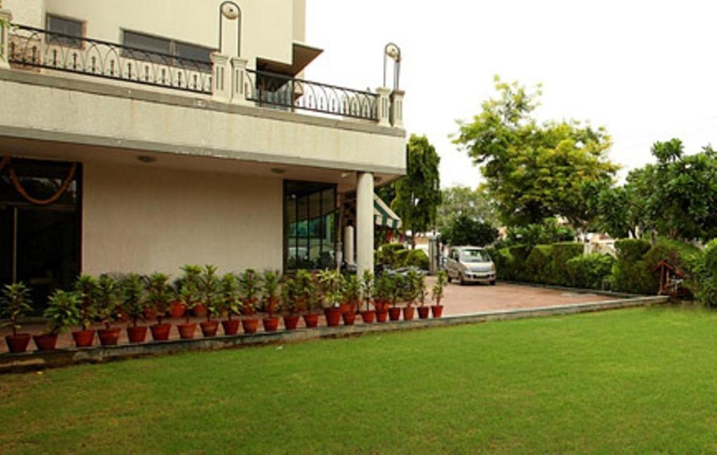 Hotel Brijwasi Royal Mathura Exterior foto